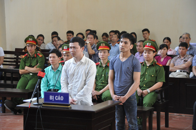 vu 8 nguoi chay than tu vong mot luat su bi moi ra khoi phien toa