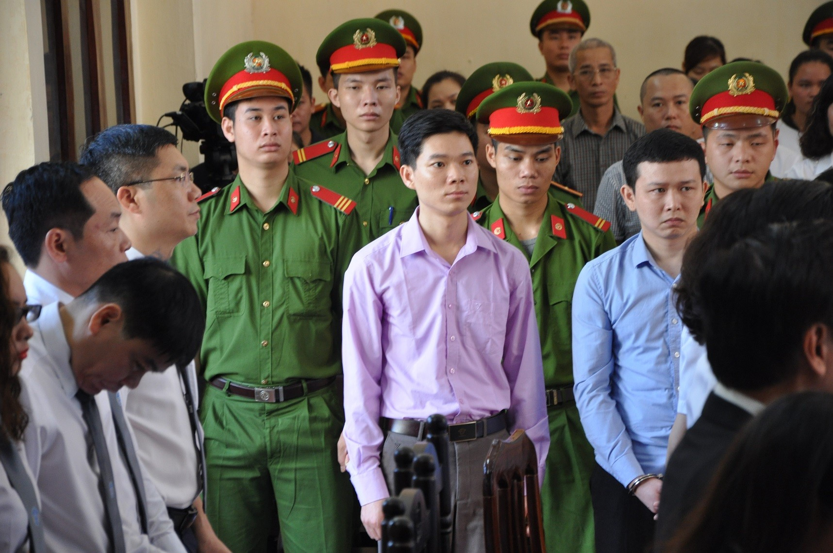 xet xu bac si luong tiet lo soc ty le an chia chay than