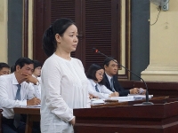 'Nhóm Phương Trang đến mượn tiền, sau đó thường xuyên đến thăm và tặng quà cho bà Phấn'