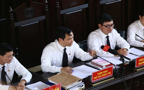 bac sy luong phan bac loi khai cua nguyen giam doc bvdk hoa binh