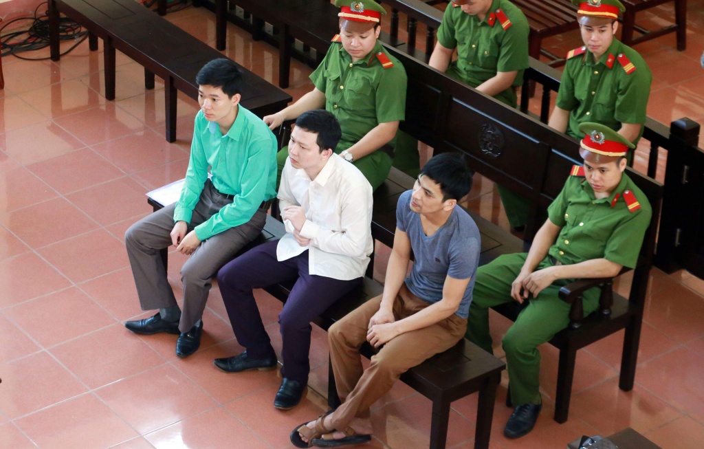 live xet xu bac si hoang cong luong sang 245 nong clip to lanh dao bvdk tinh hoa binh sua chua ho so