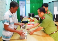 niem vui cua nguoi dan ong doi lai duoc 2 ve so doc dac bi lua