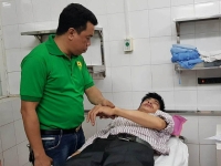 bi xe tai 18 banh un gan mot km tai xe mercedes doi trieu do