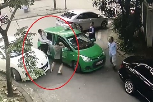 vu lai mercedes danh tai xe taxi mai linh tai xe taxi tiep tuc yeu cau giam dinh thuong tat