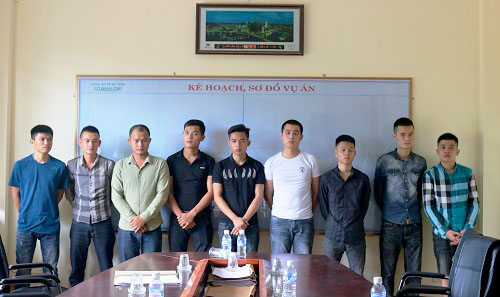 truy quet nhom giang ho truy duoi na dan vao taxi