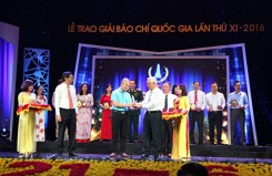 Phóng viên báo PL&XH nhận giải C - giải Báo chí Quốc gia lần thứ XI