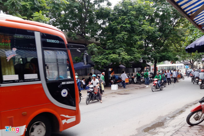 bi xua duoi tai xe grab uber khong dam vao ben xe