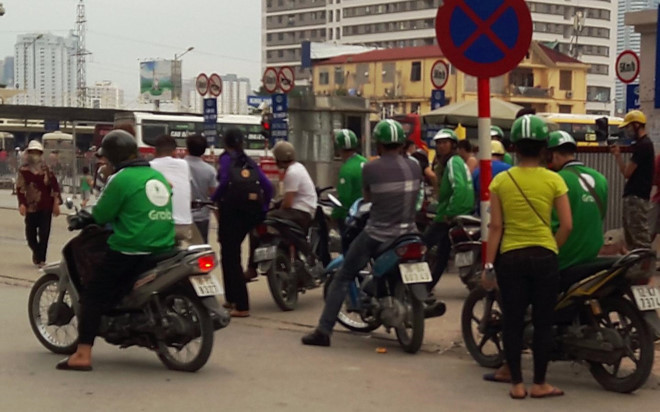 bi xua duoi tai xe grab uber khong dam vao ben xe