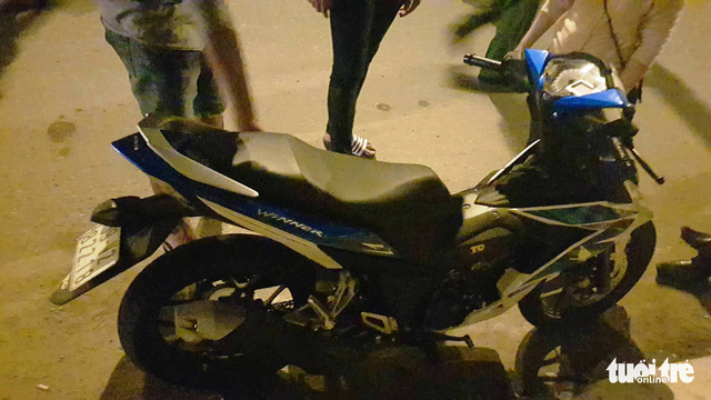 no sung vao doan xe di bao thanh nien 19 tuoi trung dan tu vong