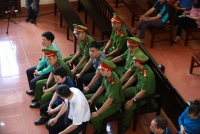 tai xe khong quen duong xe tai cho man lao thang vao vach nui