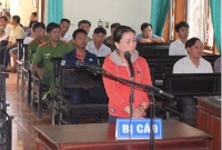 ru nhau len dap chup anh nu sinh lop 6 duoi nuoc
