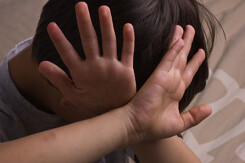 Bắt 2 'yêu râu xanh' ngoại quốc dâm ô hàng loạt bé trai