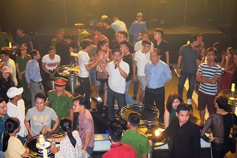 dot kich dong an choi nuc tieng o hue 50 nhan vien va khach hang duong tinh ma tuy