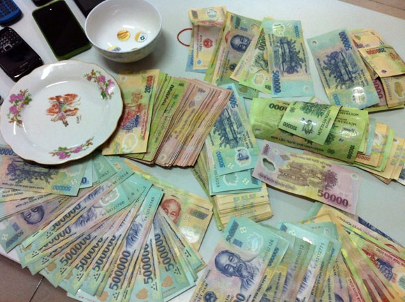 vua xin nghi viec doi pho csgt huyen o quang tri bi bat tai xoi bac