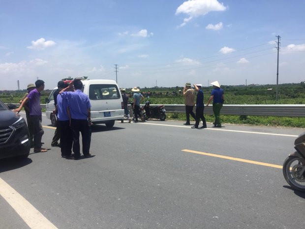 cong an doi nang dung lai hien truong dieu tra cai chet nhieu nghi van cua 2 thieu nu