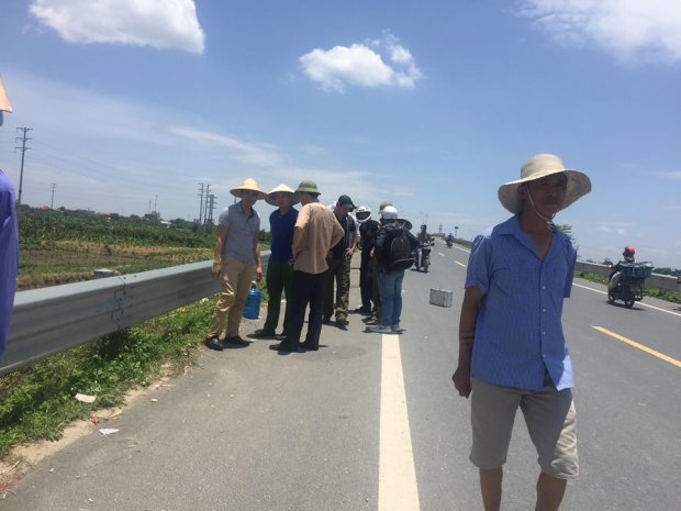 cong an doi nang dung lai hien truong dieu tra cai chet nhieu nghi van cua 2 thieu nu