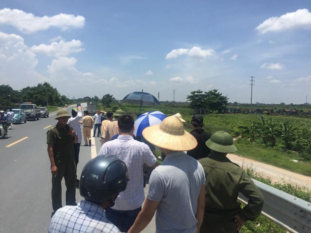 cong an doi nang dung lai hien truong dieu tra cai chet nhieu nghi van cua 2 thieu nu