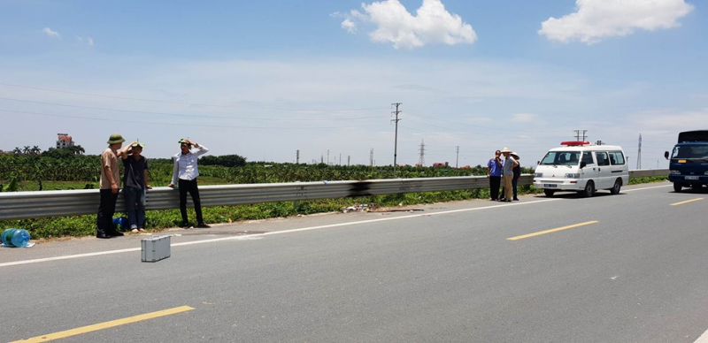 hai nu sinh tu vong bat thuong tren duong giam dinh mau vat nghi van