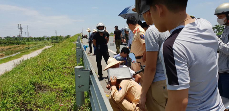 hai nu sinh tu vong bat thuong tren duong giam dinh mau vat nghi van