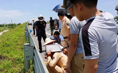 bat giu 6 nguoi vu 2 nu sinh chet bat thuong o hung yen