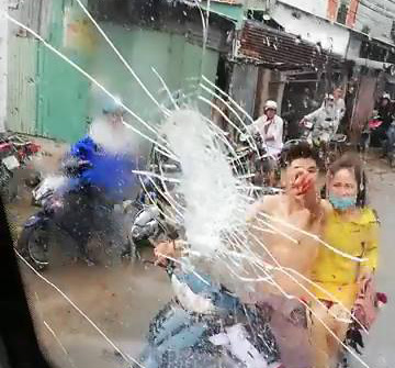 lap ho so vu nam thanh nien dam vo kinh xe khach