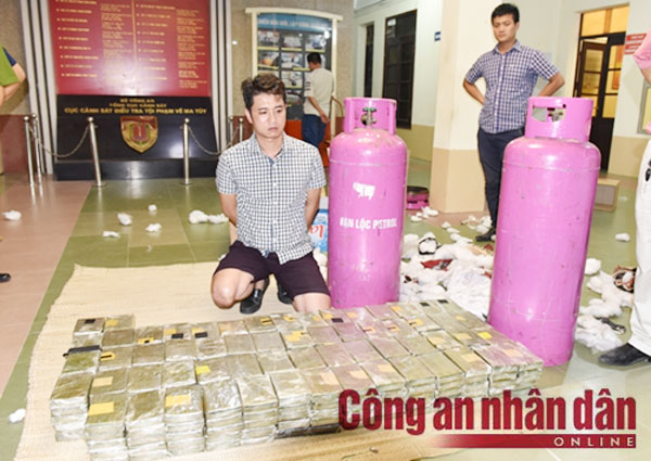 chan dung ong trum buon ban 1182 banh heroin khien canh sat phai dung xe boc thep vay bat