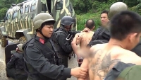 canh sat kiem tra gat gao duong vao thung lung ma tuy ta de