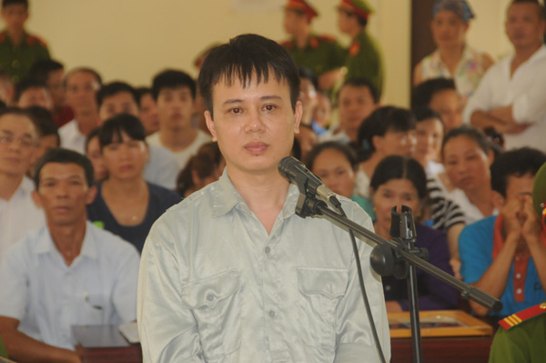 y an chung than voi doi tuong lua dao 50kg vang