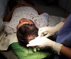 Bắc Giang: Đang làm thủ tục cho bệnh nhân, bác sĩ bị đánh 'rách' đầu