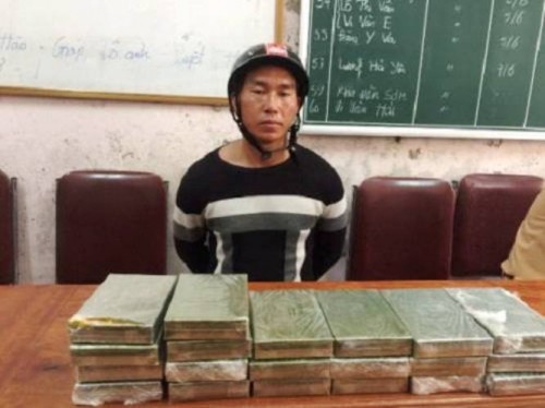 chiec ba lo bi an va hanh trinh 20 banh heroin tu lao ve viet nam