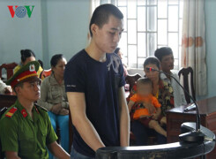 Giết bạn gái vì thấy nhắn tin với bạn trai lạ