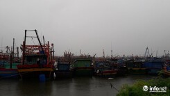 Quảng Bình: Sóng cao 5m đánh chìm hàng chục tàu cá, 7 người bị thương
