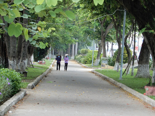 khong co chuyen quyen tien tu thien bang cach so nguc thieu nu