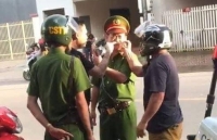 clip nam thanh nien bi thanh kim loai dai khoang 3 met cua ninja xe dap dam trung nguc