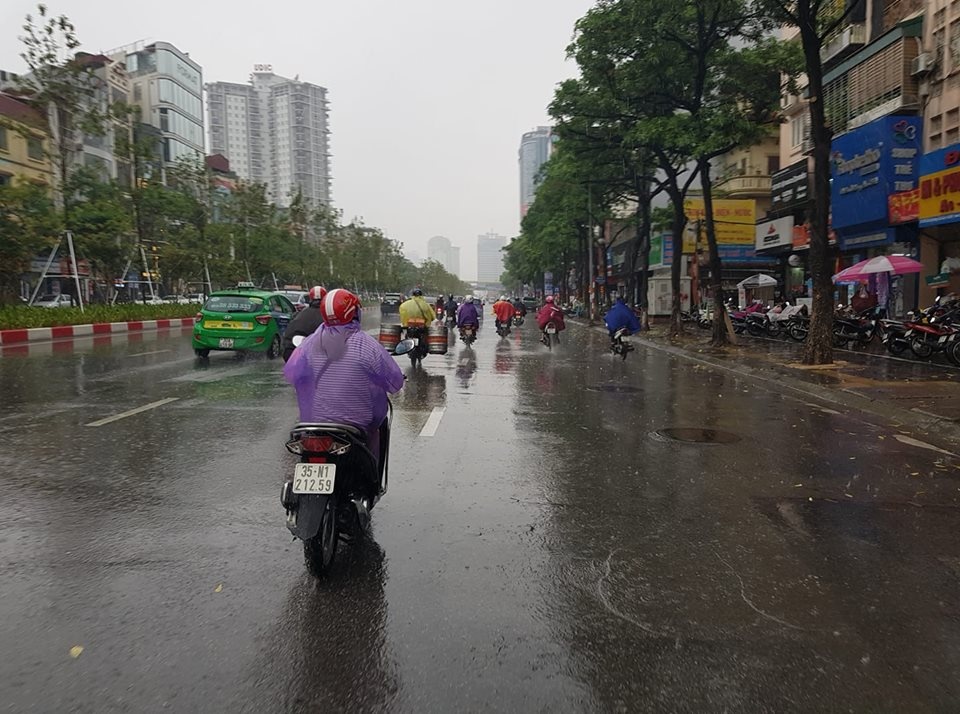 tran mua lon giup chao lua ha noi ha nhiet