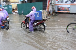 Trận mưa lớn giúp 'chảo lửa' Hà Nội hạ nhiệt