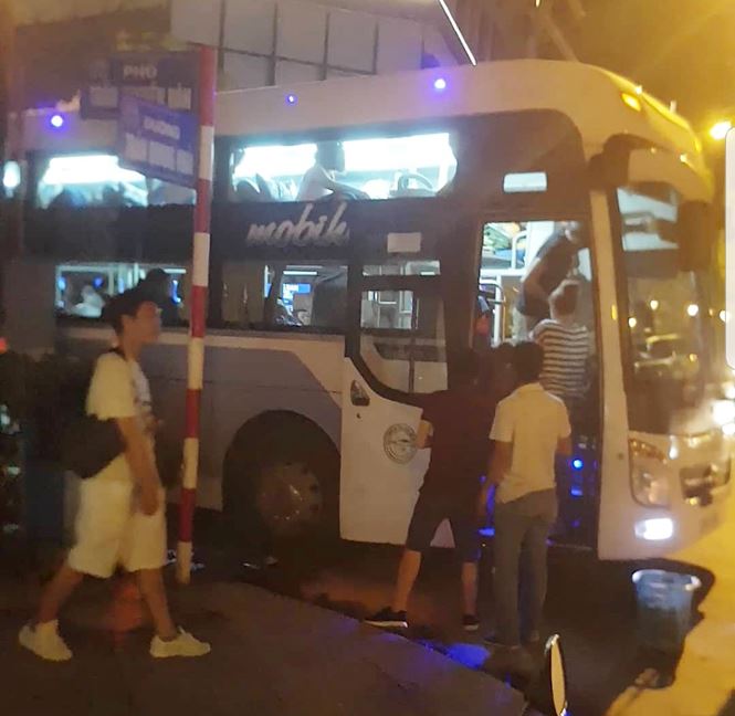 theo chan nhung chiec xe vua khi khach san thanh ben xe tra hinh