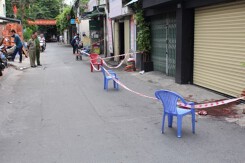 Nổ súng, đâm dao ở Tân Bình, 1 người nguy kịch, 2 người trọng thương