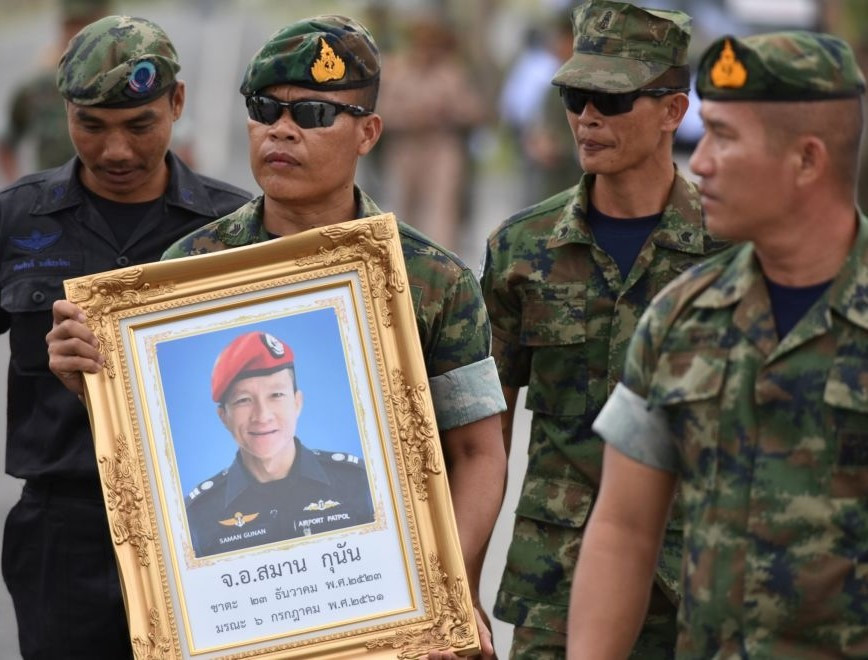 nhung chuyen bay gio moi ke ve cuoc giai cuu doi bong thai