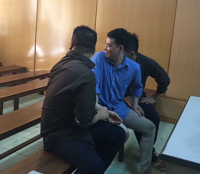 ba nguoi dan ong bi bat vi ban banh co nhan ma tuy