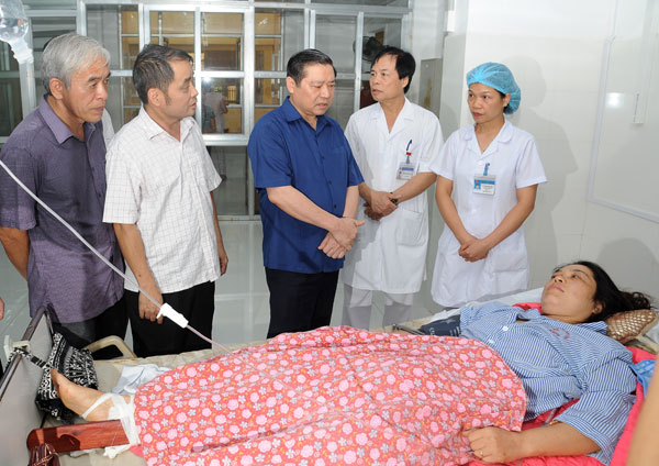 nghet tho cuu nan nhan xe giuong nam lao xuong vuc