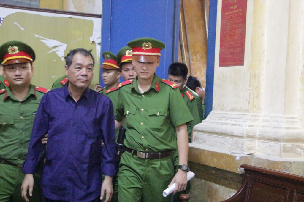 live xet xu pham cong danh tram be ngay 247 ong tran bac ha co toi tham du phien toa