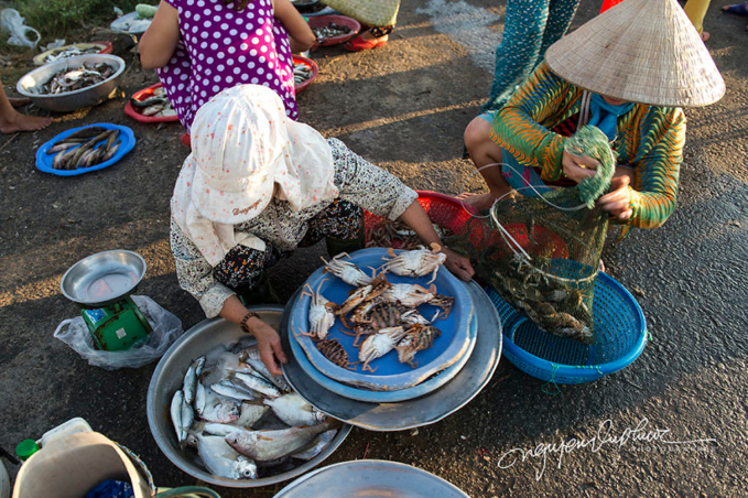 ve dep thanh binh cua lang chai hue tren bao nuoc ngoai