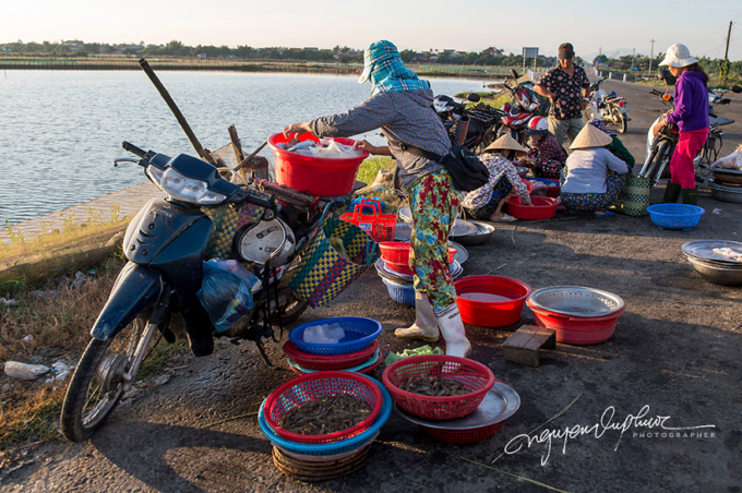 ve dep thanh binh cua lang chai hue tren bao nuoc ngoai