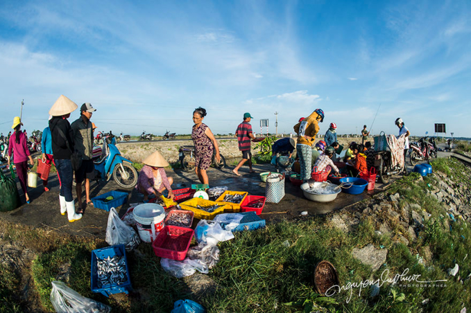 ve dep thanh binh cua lang chai hue tren bao nuoc ngoai