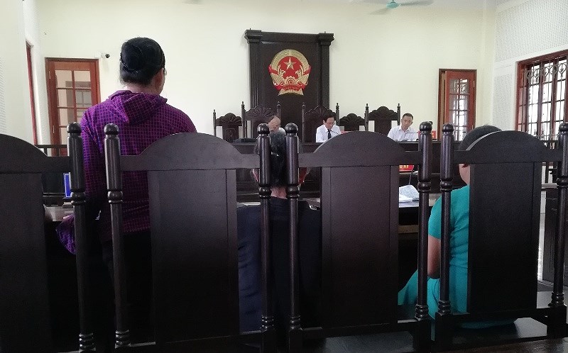co giao nghi huu lua ban hoc sinh cu xinh dep sang trung quoc