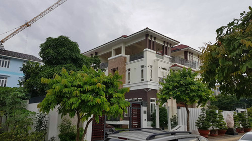 kham xet nha ong tram be va phan huy khang