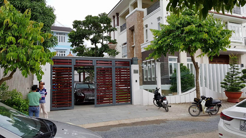 kham xet nha ong tram be va phan huy khang