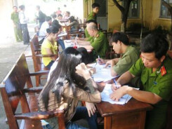 6 cô gái xếp hàng cho 4 người Hàn Quốc tuyển vợ
