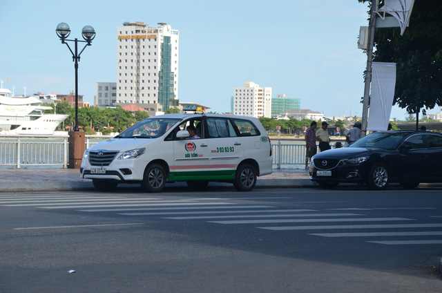 vu du khach di 6km bi chem 700 ngan dong sa thai tai xe taxi